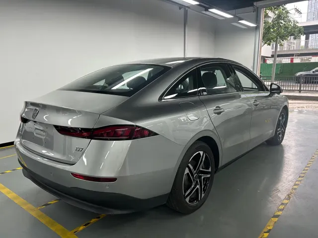 Roewe D7 — Фото автомобиля 6