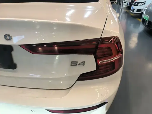 Volvo S60 — Фото автомобиля 7