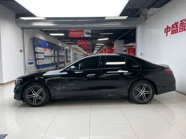 Mercedes-Benz E-Class — Фото автомобиля 4