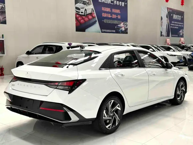 Hyundai Elantra — Фото автомобиля 4