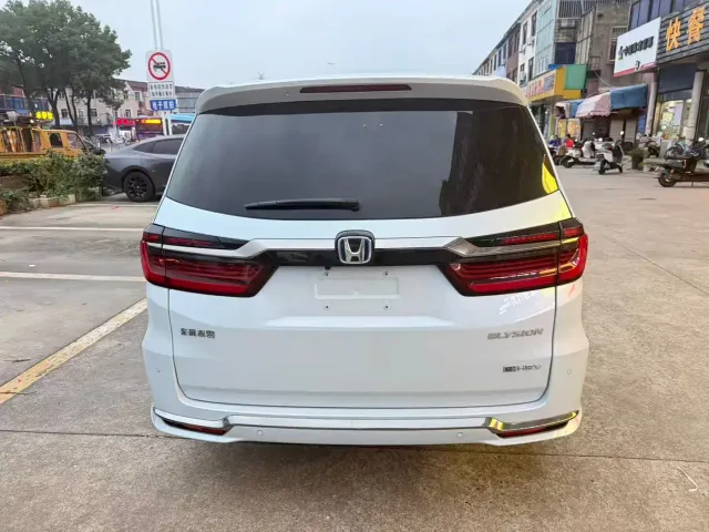 Honda Elysion — Фото автомобиля 11
