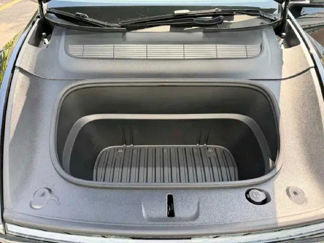 Tesla Model Y — Фото автомобиля 13