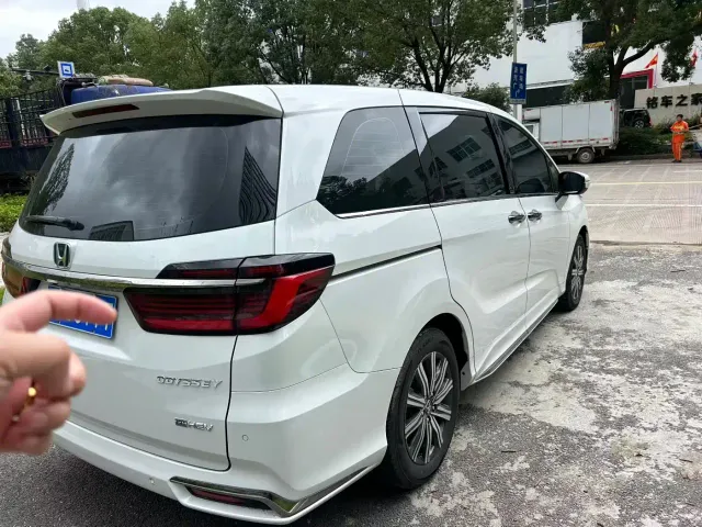 Honda Odyssey — Фото автомобиля 8