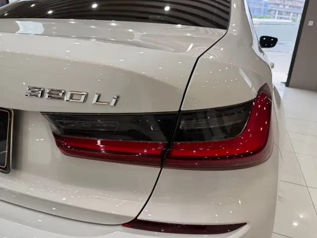 BMW 3 Series — Фото автомобиля 10