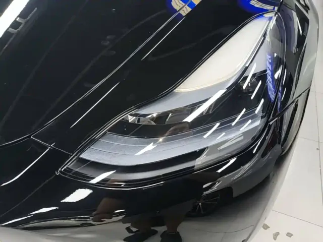 Tesla Model Y — Фото автомобиля 17