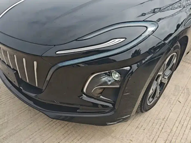 Hongqi E-QM5 — Фото автомобиля 17