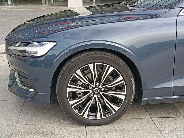 Volvo S60 — Фото автомобиля 4