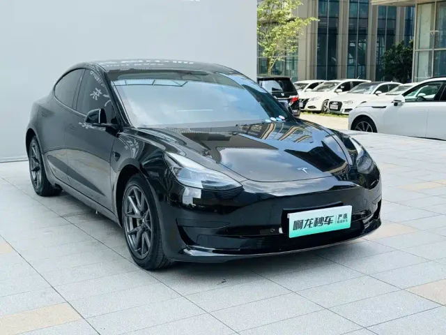 Tesla Model 3 — Фото автомобиля 3