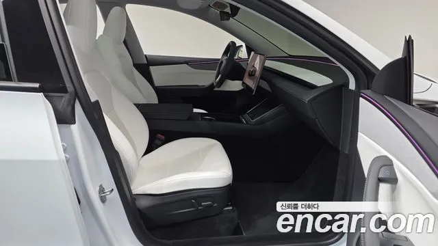 Tesla Model Y — Фото автомобиля 16