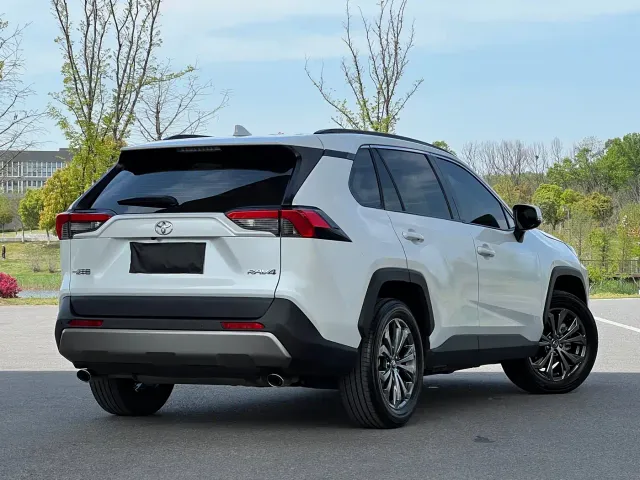 Toyota RAV4 — Фото автомобиля 21