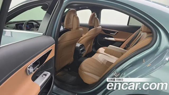 Mercedes-Benz E-Class — Фото автомобиля 12