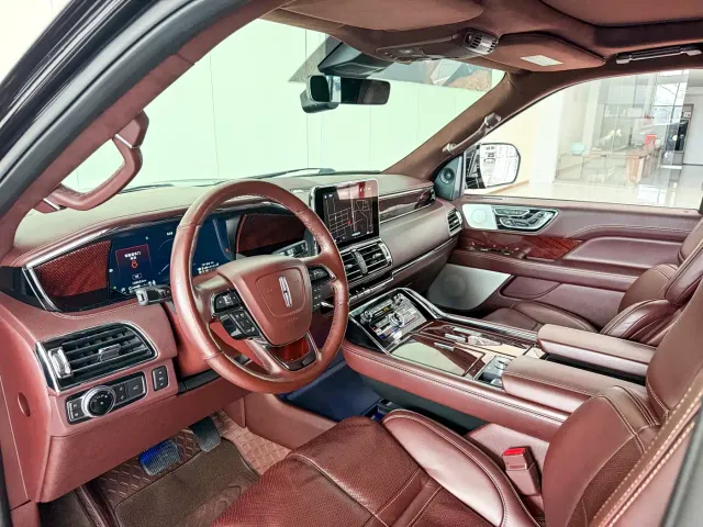 Lincoln Navigator — Фото автомобиля 8