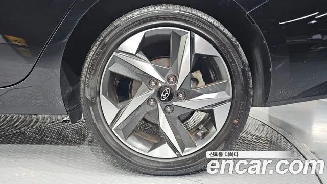 Hyundai AVANTE Avante (CN7) — Фото автомобиля 18