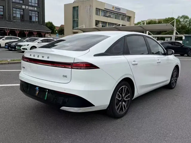 Roewe D6 — Фото автомобиля 16