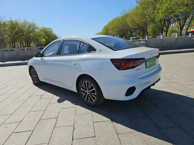 Roewe i5 — Фото автомобиля 14