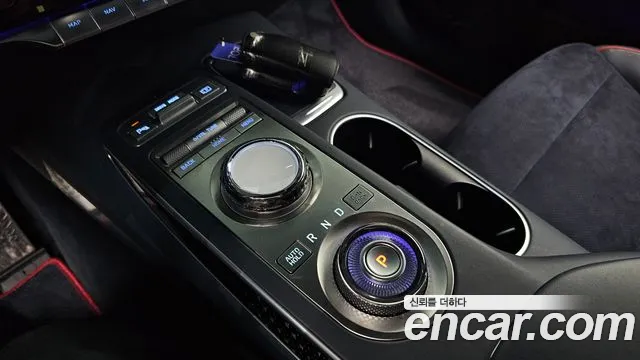 Genesis GV70 — Фото автомобиля 12