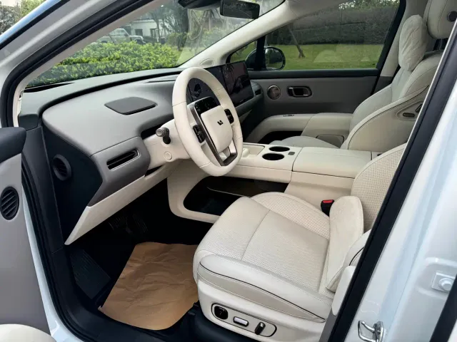 Li Auto i8 — Фото автомобиля 7