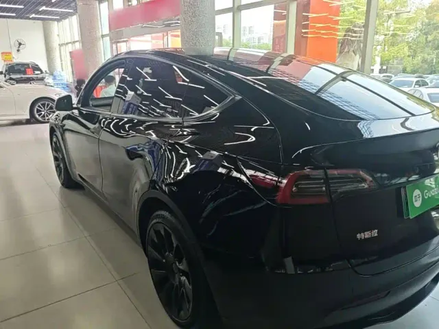 Tesla Model Y — Фото автомобиля 4