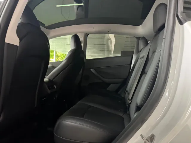 Tesla Model Y — Фото автомобиля 8