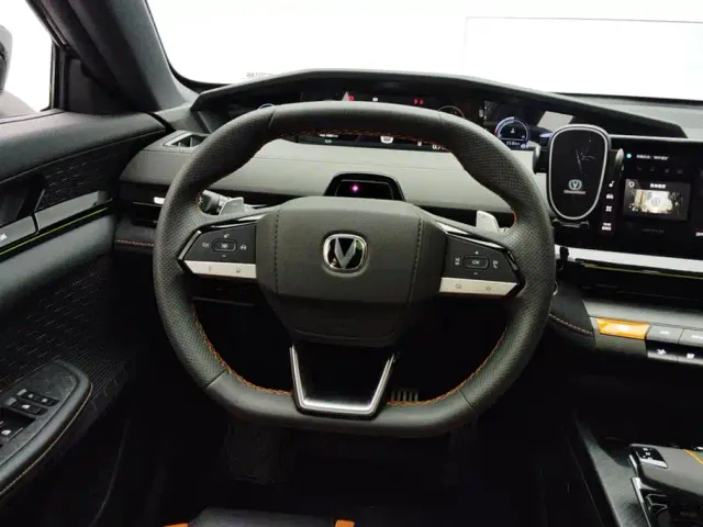 Changan UNI-V — Фото автомобиля 15
