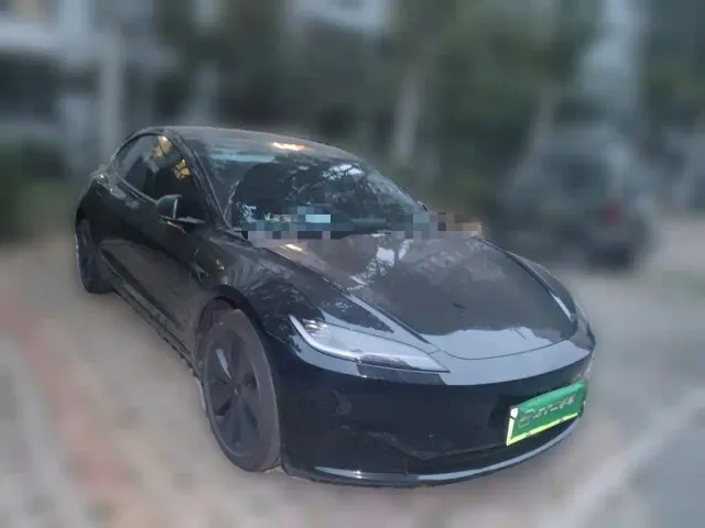 Tesla Model 3 — Фото автомобиля 3