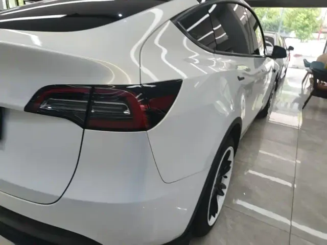 Tesla Model Y — Фото автомобиля 7