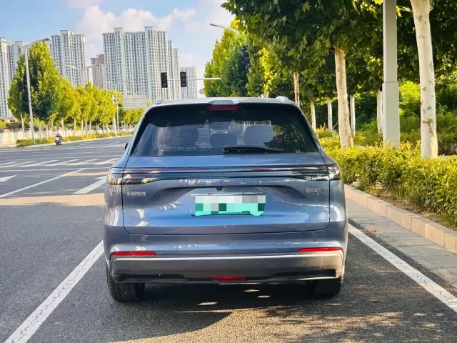Geely Galaxy Starship 7 EM-i — Фото автомобиля 9