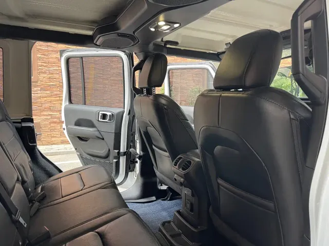 Jeep Wrangler — Фото автомобиля 4