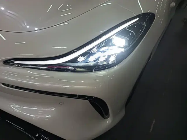 IM Motors LS6 — Фото автомобиля 23