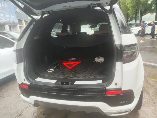 Land Rover Discovery Sport — Фото автомобиля 8