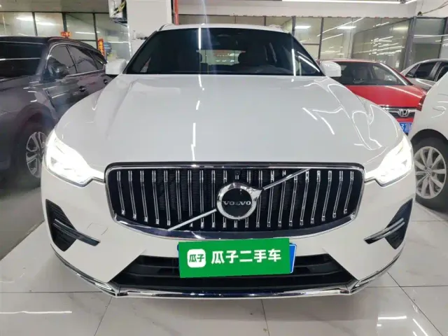 Volvo XC60 — Фото автомобиля 2