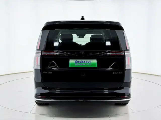 Volvo EM90 — Фото автомобиля 4