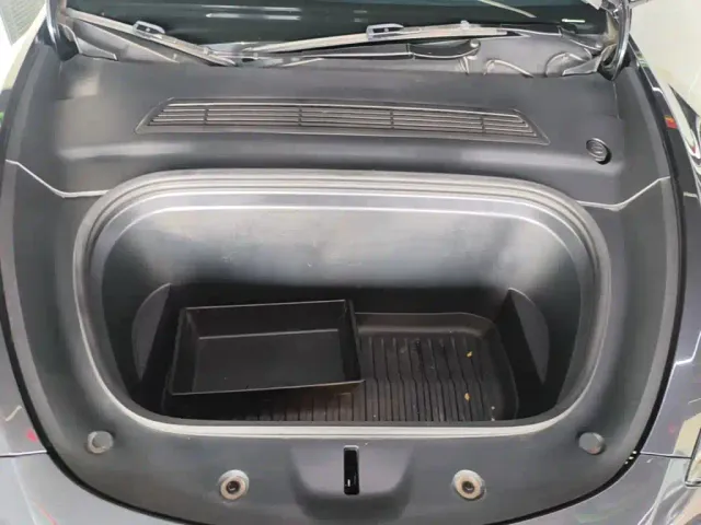 Tesla Model Y — Фото автомобиля 19