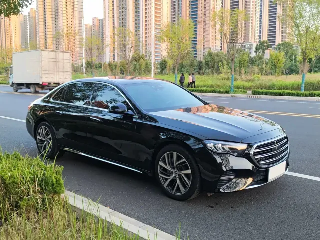 Mercedes-Benz E-Class — Фото автомобиля 3