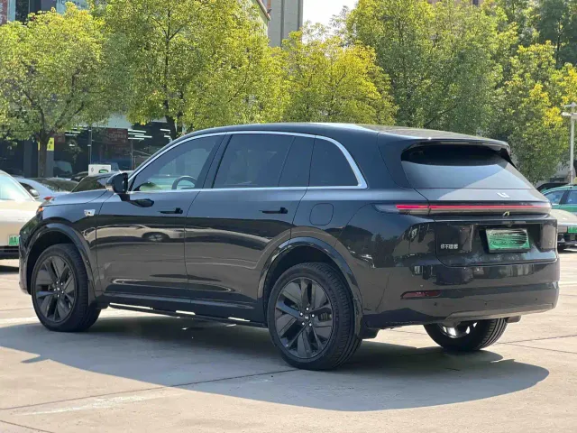 Li Auto L7 — Фото автомобиля 14