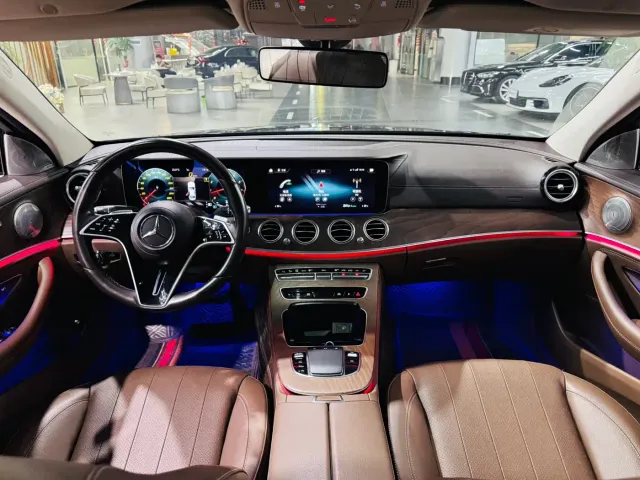 Mercedes-Benz E-Class — Фото автомобиля 5