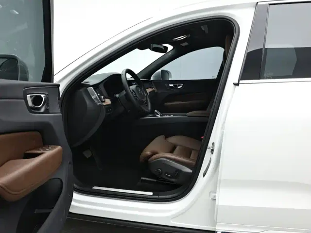 Volvo XC60 — Фото автомобиля 10