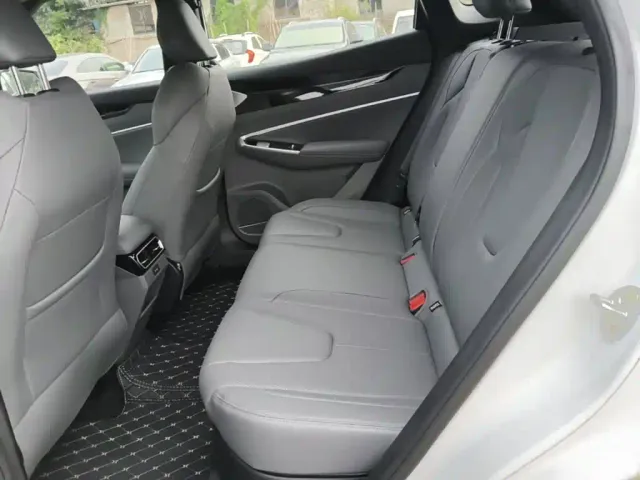 Geely Boyue — Фото автомобиля 16