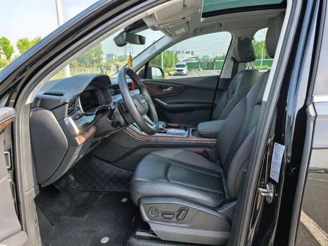 Audi Q7 — Фото автомобиля 5