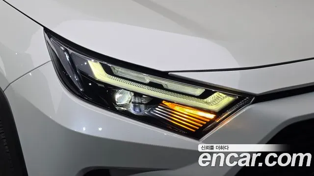 Toyota RAV4 Generation 5 — Фото автомобиля 22