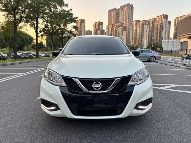 Nissan Tiida — Фото автомобиля 2