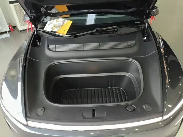 Tesla Model Y — Фото автомобиля 19