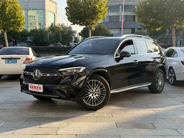 Фотография автомобиля — Mercedes-Benz GLC-Class