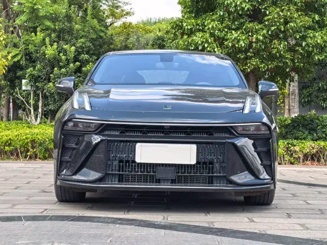 Lynk & Co 03 — Фото автомобиля 2