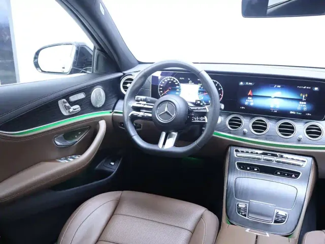 Mercedes-Benz E-Class — Фото автомобиля 14