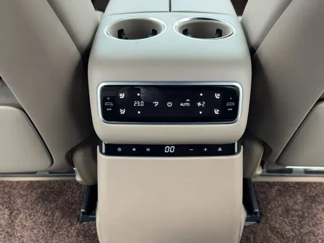 Li Auto L9 — Фото автомобиля 14