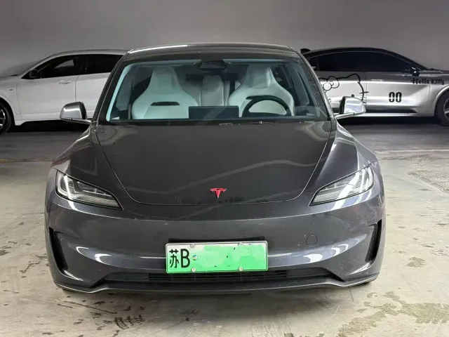 Tesla Model 3 — Фото автомобиля 2