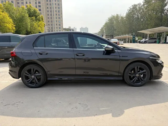 Volkswagen Golf — Фото автомобиля 5