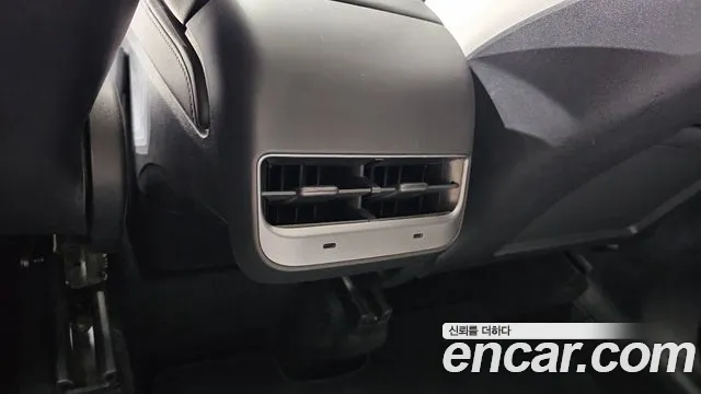 Tesla Model Y — Фото автомобиля 15