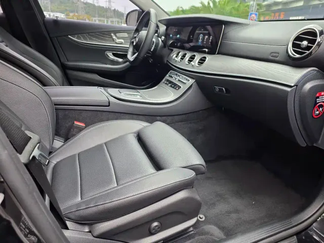 Mercedes-Benz E-Class — Фото автомобиля 22